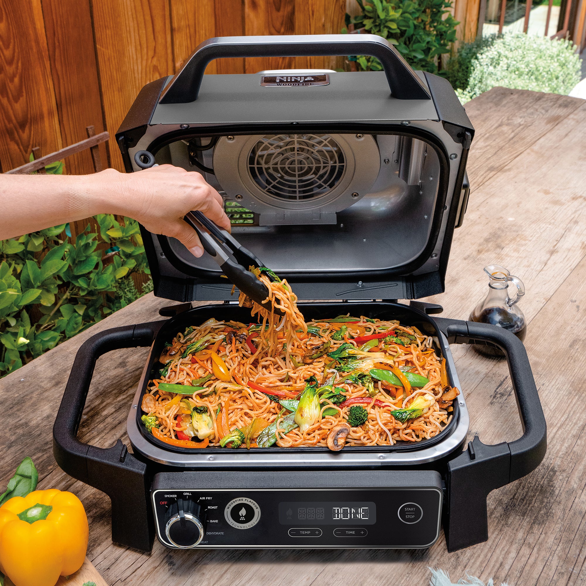 Ninja Woodfire Elektrische Barbecue & Airfryer - OG701EU